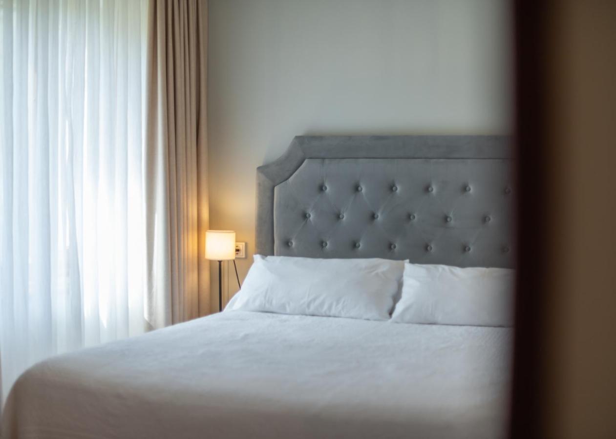 Logis Hotel Restaurante La Casa De Juansabeli 阿里纳斯·德·卡伯瑞勒斯 外观 照片