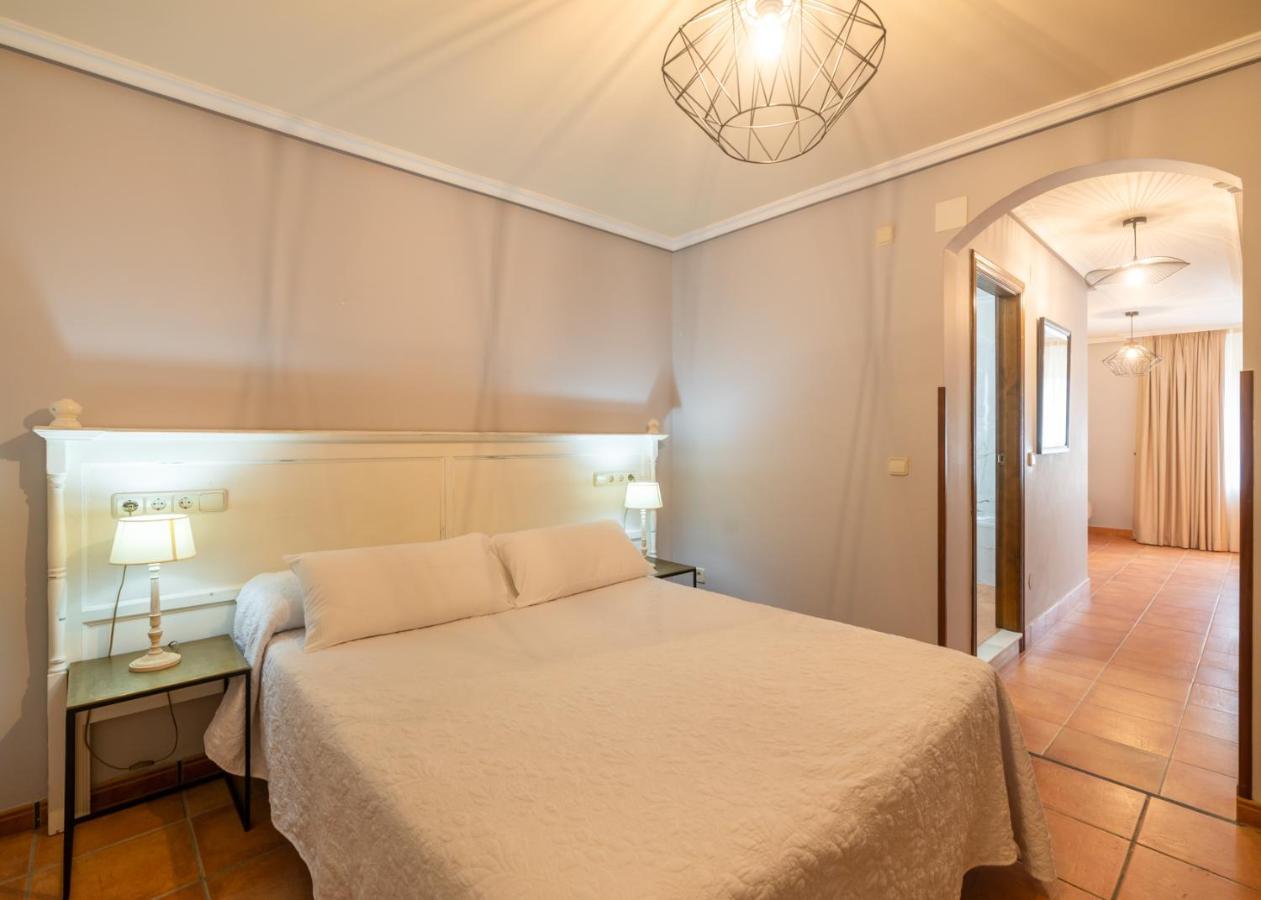 Logis Hotel Restaurante La Casa De Juansabeli 阿里纳斯·德·卡伯瑞勒斯 外观 照片