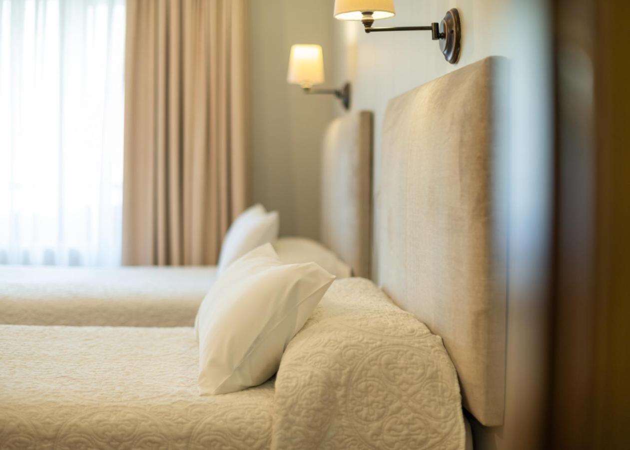 Logis Hotel Restaurante La Casa De Juansabeli 阿里纳斯·德·卡伯瑞勒斯 外观 照片
