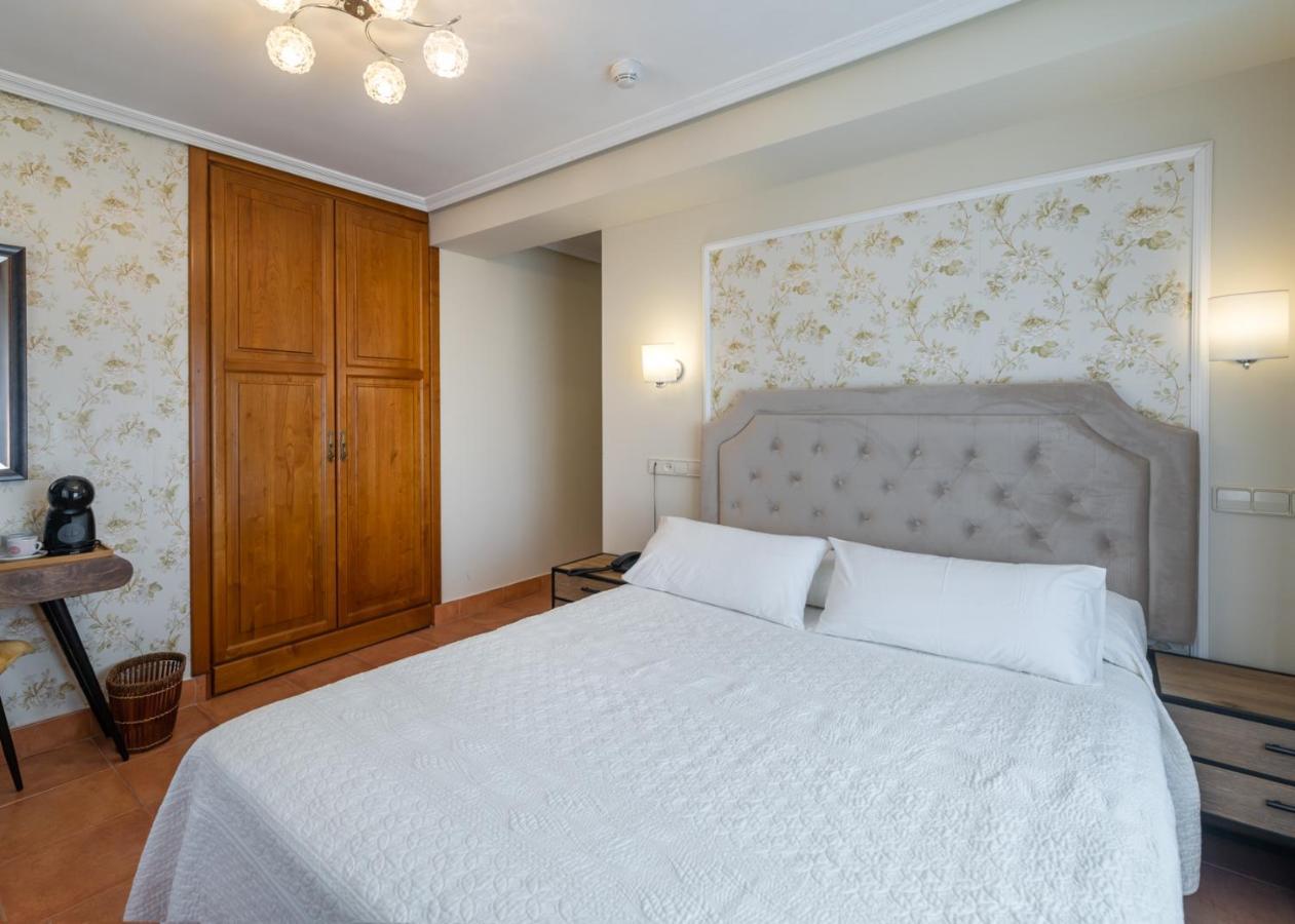 Logis Hotel Restaurante La Casa De Juansabeli 阿里纳斯·德·卡伯瑞勒斯 外观 照片
