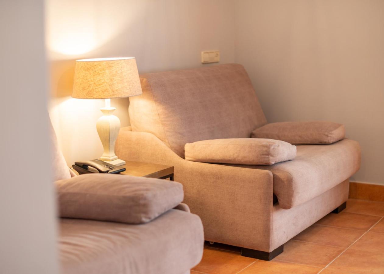 Logis Hotel Restaurante La Casa De Juansabeli 阿里纳斯·德·卡伯瑞勒斯 外观 照片