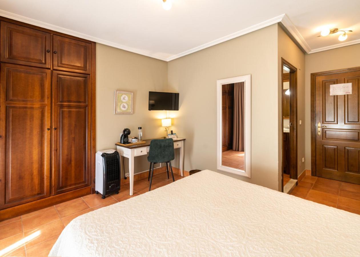 Logis Hotel Restaurante La Casa De Juansabeli 阿里纳斯·德·卡伯瑞勒斯 外观 照片
