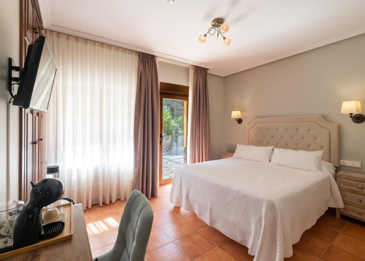 Logis Hotel Restaurante La Casa De Juansabeli 阿里纳斯·德·卡伯瑞勒斯 外观 照片