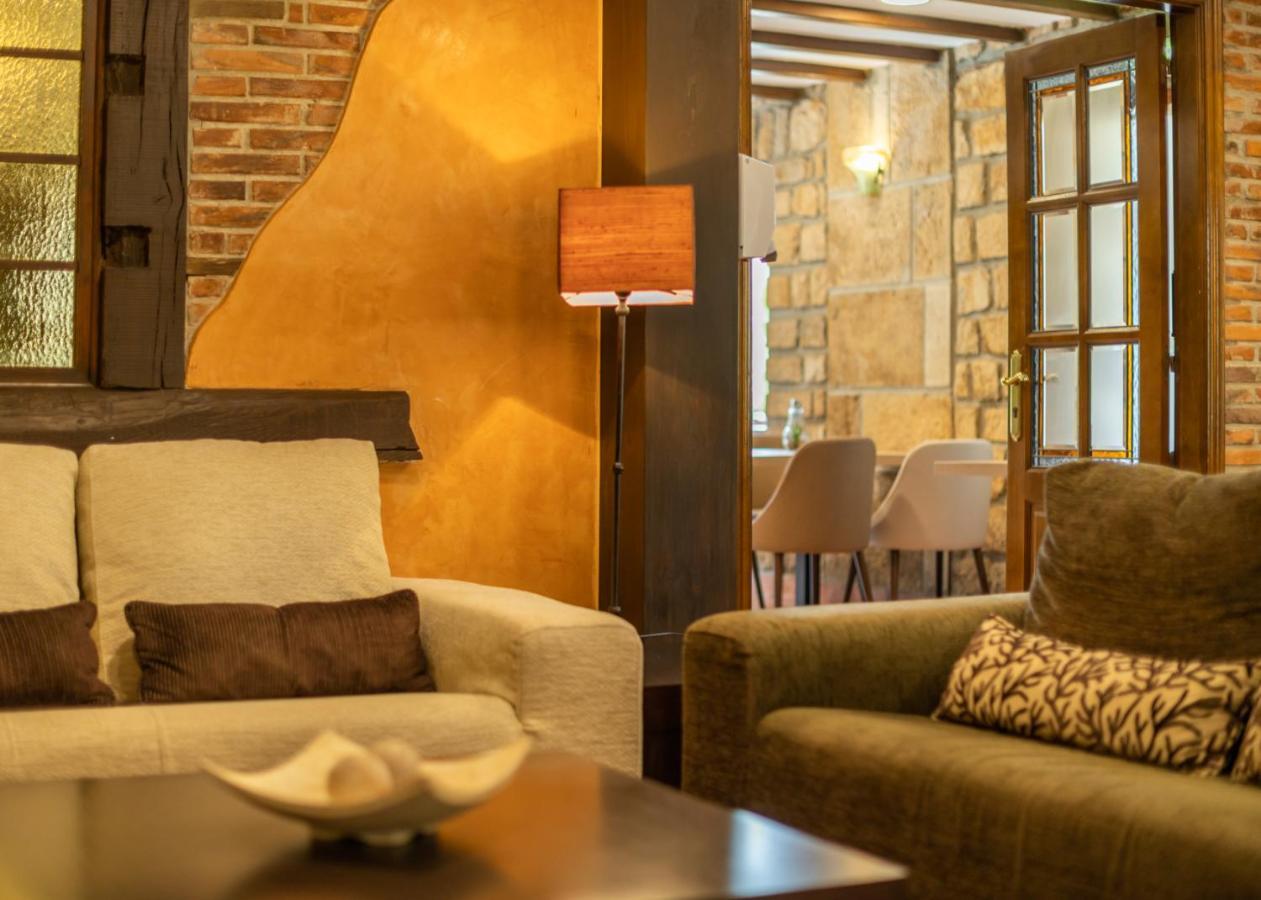 Logis Hotel Restaurante La Casa De Juansabeli 阿里纳斯·德·卡伯瑞勒斯 外观 照片
